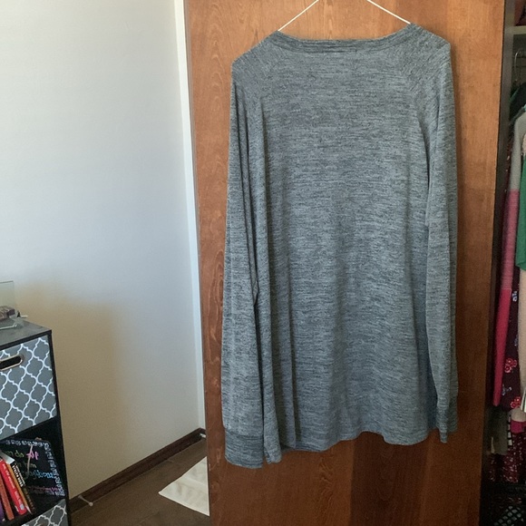 Grey top - Picture 2 of 4